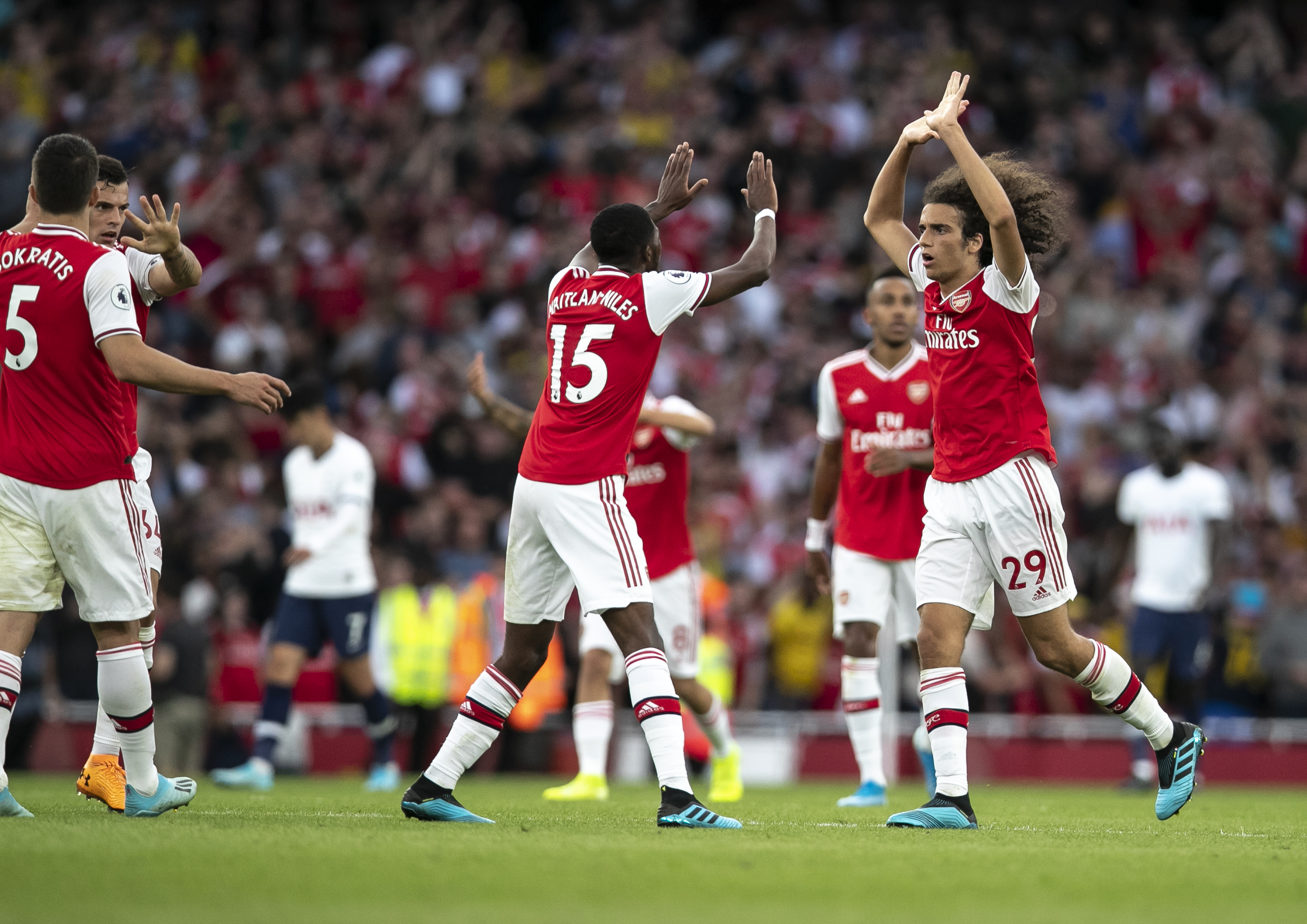 品牌形象受 品牌形象受