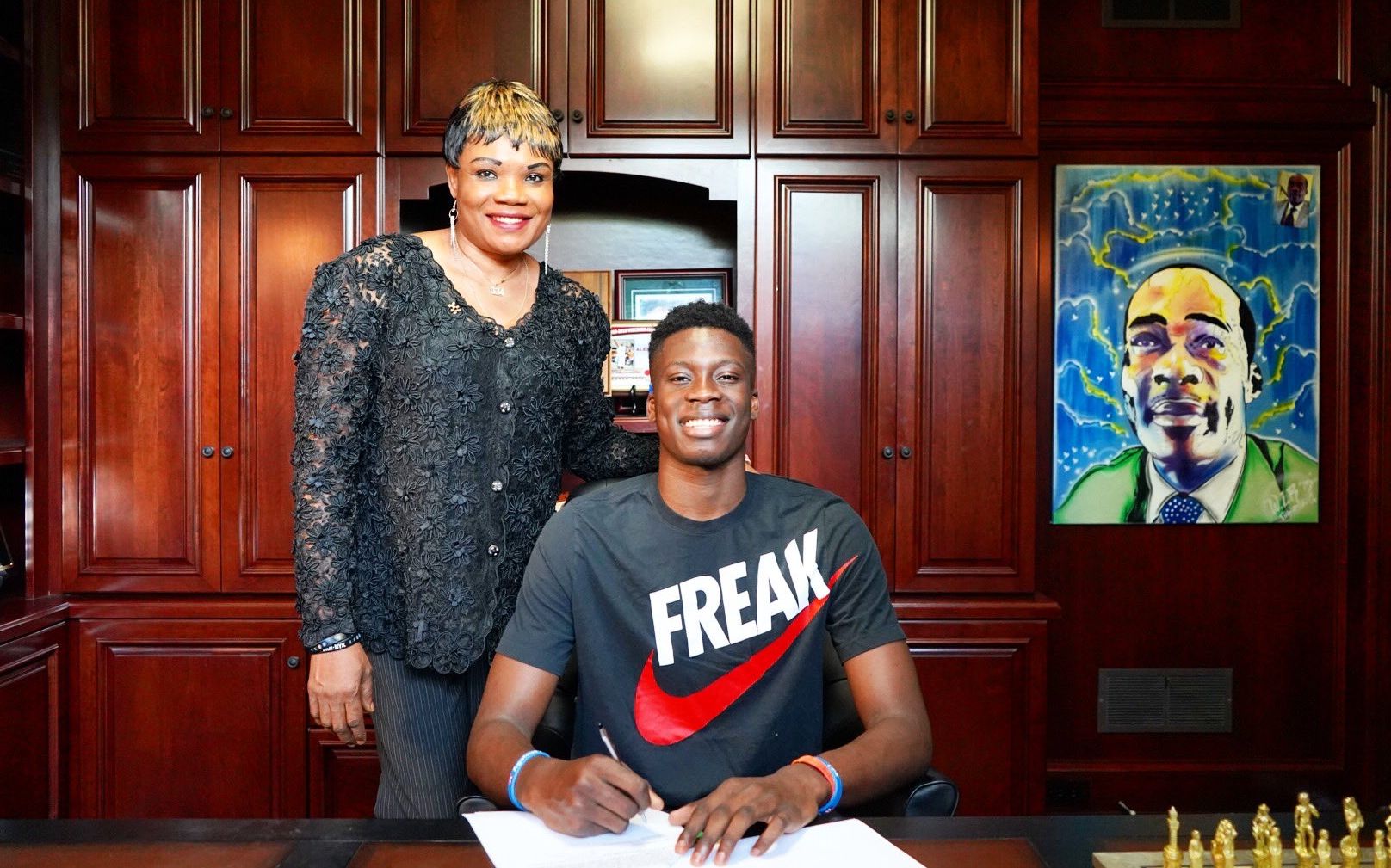 的信任与自 的信任与自